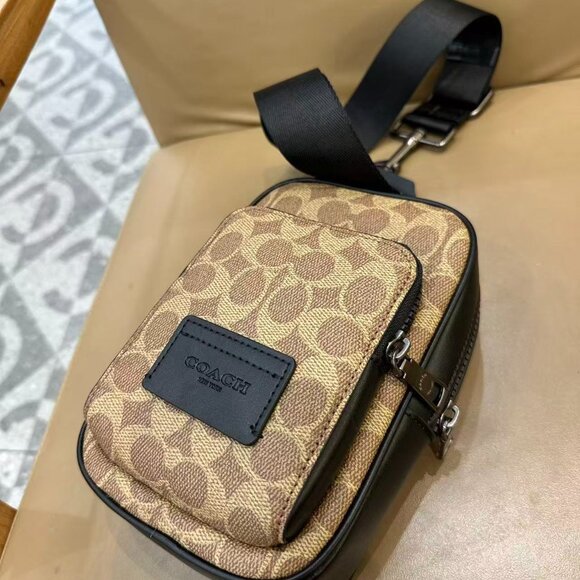 COACH Men's Leather Crossbody/Chest Bag, Size 13 x 20 x 5cm - Picture 4 of 7